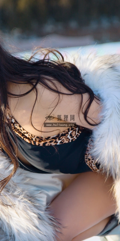 【180】美女壁纸 性感 写真 模特 穆菲菲 雪地  4K 超清壁纸3840_2160@青蛙壁纸-笨猫小站