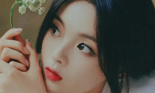 【3200】美女人物壁纸  4K 超清壁纸1242_2688@青蛙壁纸-笨猫小站