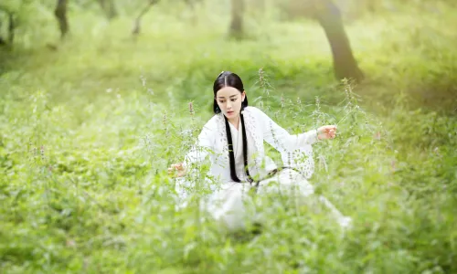 【6536】美女人物壁纸 明星 演员 迪丽热巴  2K 高清壁纸2250_1500@青蛙壁纸-笨猫小站