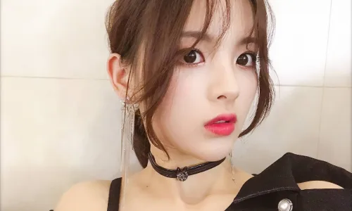 【6681】美女人物壁纸 明星 歌手 演员 杨超越  4K 超清壁纸4096_3072@青蛙壁纸-笨猫小站