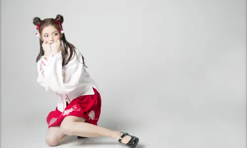 【6707】美女人物壁纸 明星 歌手 演员 杨超越  4K 超清壁纸4096_2736@青蛙壁纸-笨猫小站