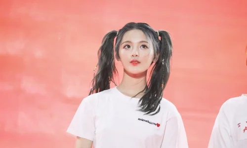 【6723】美女人物壁纸 明星 歌手 演员 杨超越  4K 超清壁纸6000_4000@青蛙壁纸-笨猫小站