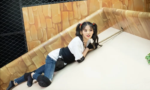 【6726】美女人物壁纸 明星 歌手 演员 杨超越  4K 超清壁纸3685_2261@青蛙壁纸-笨猫小站