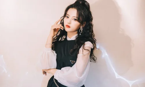 【6763】美女人物壁纸 明星 歌手 演员 杨超越  4K 超清壁纸4032_2688@青蛙壁纸-笨猫小站