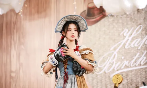 【6777】美女人物壁纸 明星 歌手 演员 杨超越  4K 超清壁纸5760_3840@青蛙壁纸-笨猫小站