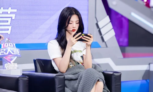 【6812】美女人物壁纸 明星 歌手 演员 杨超越  4K 超清壁纸4032_2688@青蛙壁纸-笨猫小站