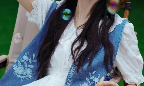 【7682】美女人物壁纸 明星 演员 李一桐  4K 超清壁纸1080_2340@青蛙壁纸-笨猫小站