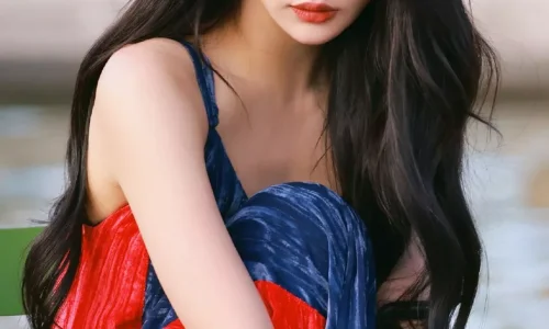 【9074】美女人物壁纸 明星 演员 孔雪儿  4K 超清壁纸1080_2160@青蛙壁纸-笨猫小站