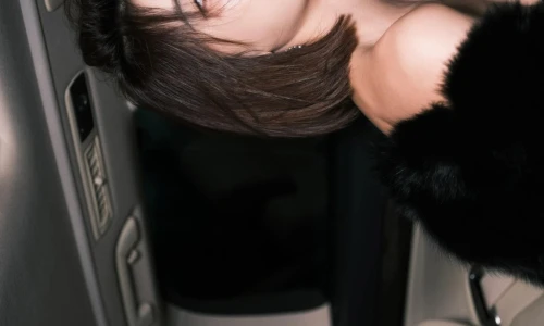 【9986】美女人物壁纸 网红 聂小雨  2K 高清壁纸1440_1920@青蛙壁纸-笨猫小站