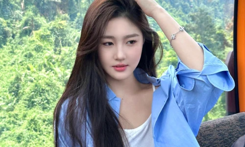 【10027】美女人物壁纸 网红 潘敏  2K 高清壁纸1440_1920@青蛙壁纸-笨猫小站